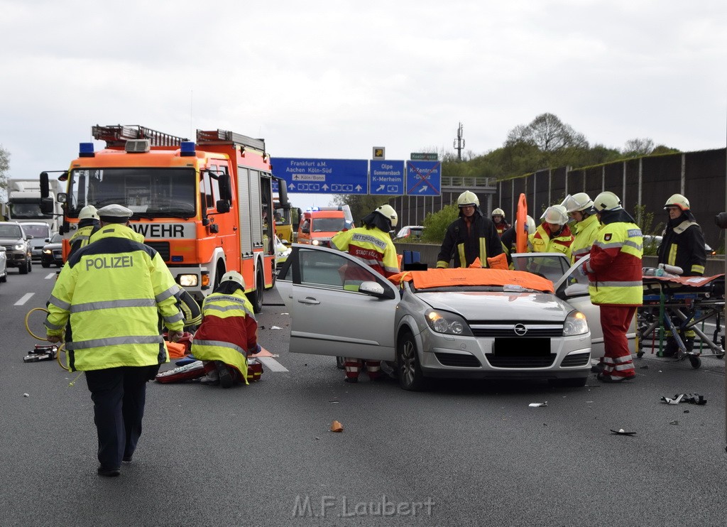 VU Auffahrunfall A 3 Rich Oberhausen kurz vor AS Koeln Dellbrueck P017.JPG - Miklos Laubert